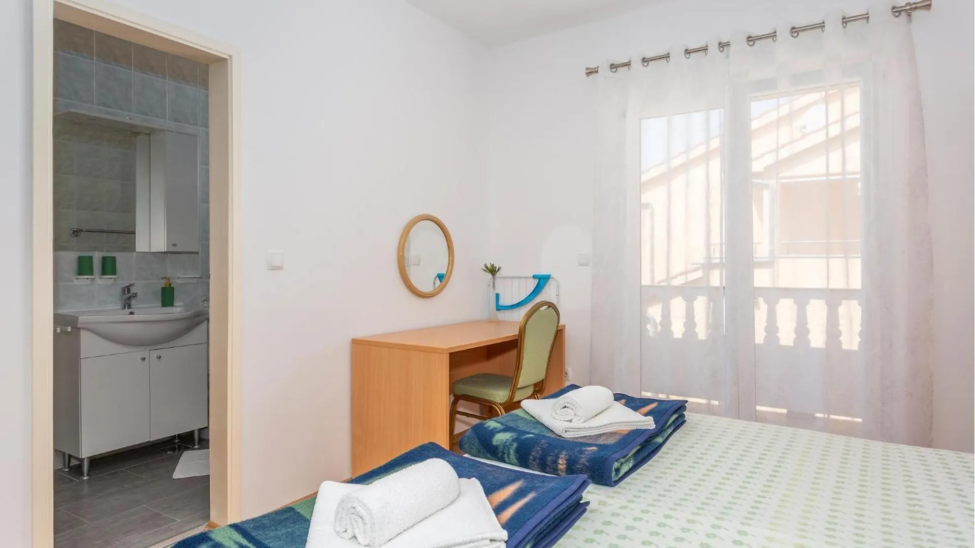 Cozy Apartment In Banjol With Wi-Fi